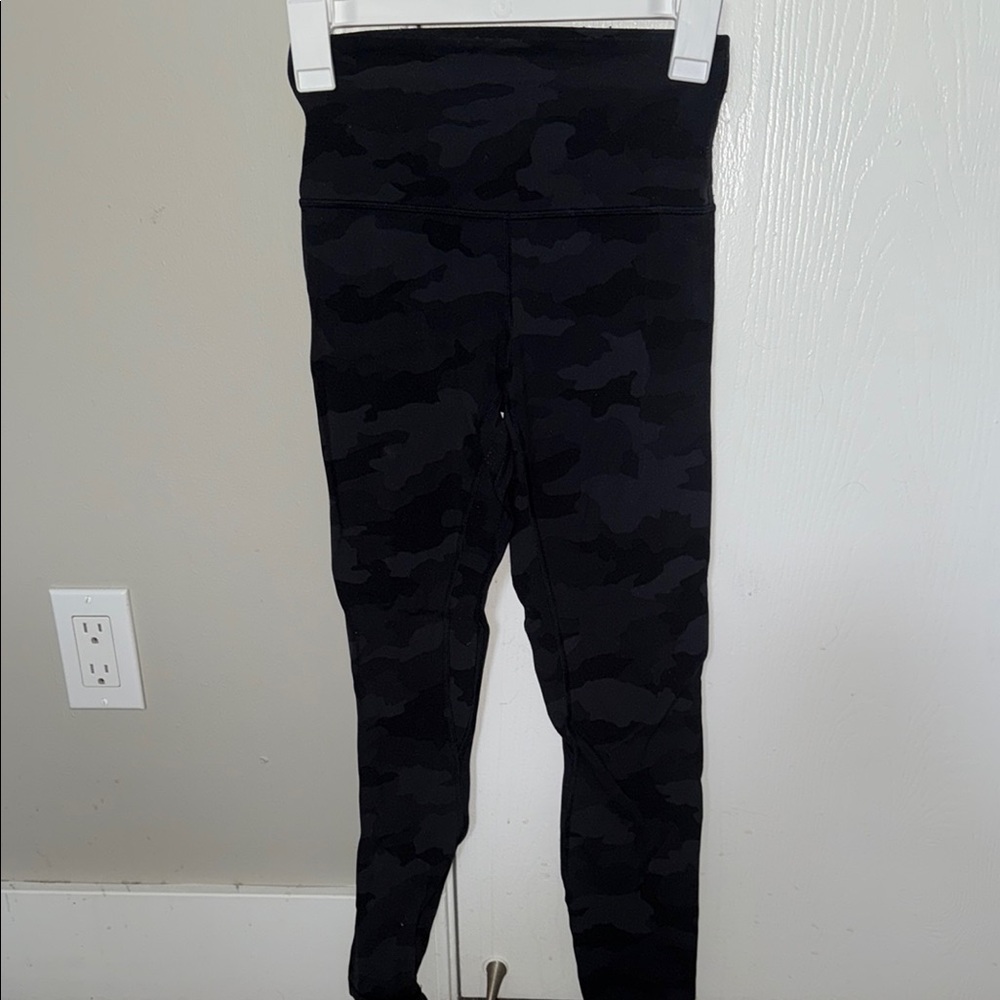 Lululemon Athletica Black Leggings Sleek Form-Fitting Design